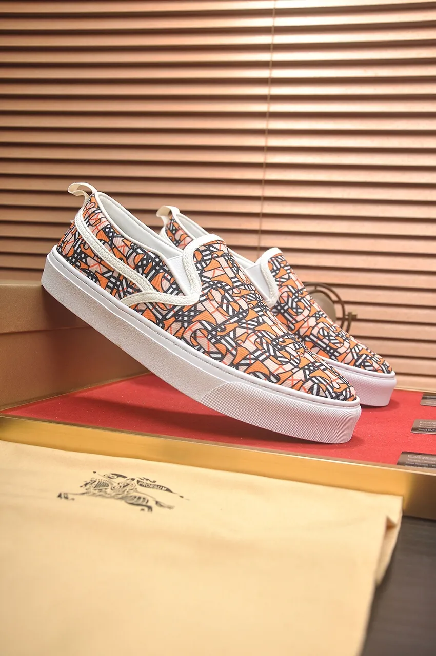 Men's shoes 💰400💶【Burberry】Classic low-top sneakers｜Imported cowhide with classic plaid fabric｜Sheepskin lining｜Original outsole｜Fine workmanship and comfortable to wear Size: 38-44 (customized at 45)